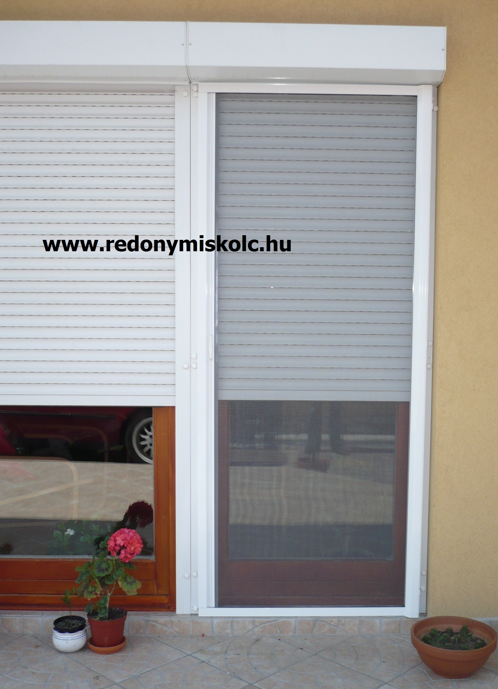 V�zszintes mozgathat� sz�nyogh�l� ajt�ra � red�nnyel